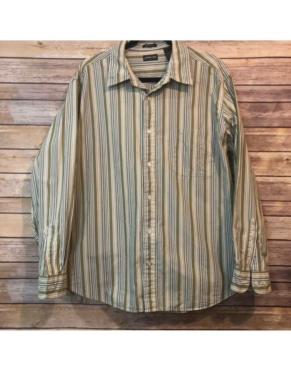 St, John’s Bay, size XL button down shirt. In excellent condition!